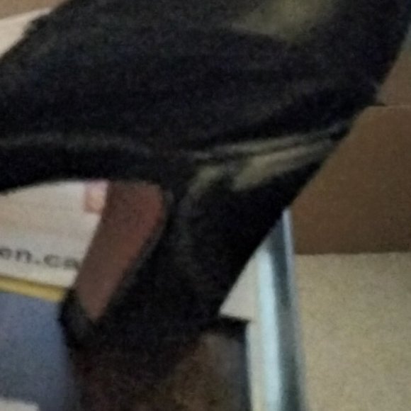 VINTAGE ENZO ANGIOLINI BLACK & WHITE LEATHER PUMPS - Picture 2 of 2